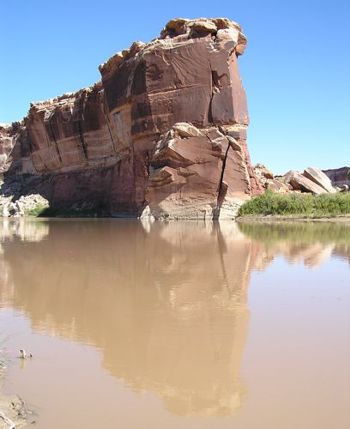 rock 43: reflection -- photo by Sienna, Green River, 26 September 2004