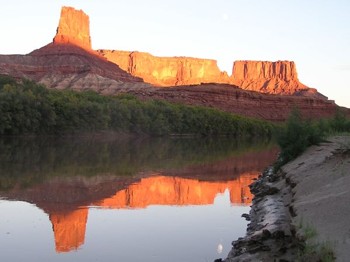 sunset 1 (Canyonlands) -- photo by Sienna, Green River, 24 September 2004